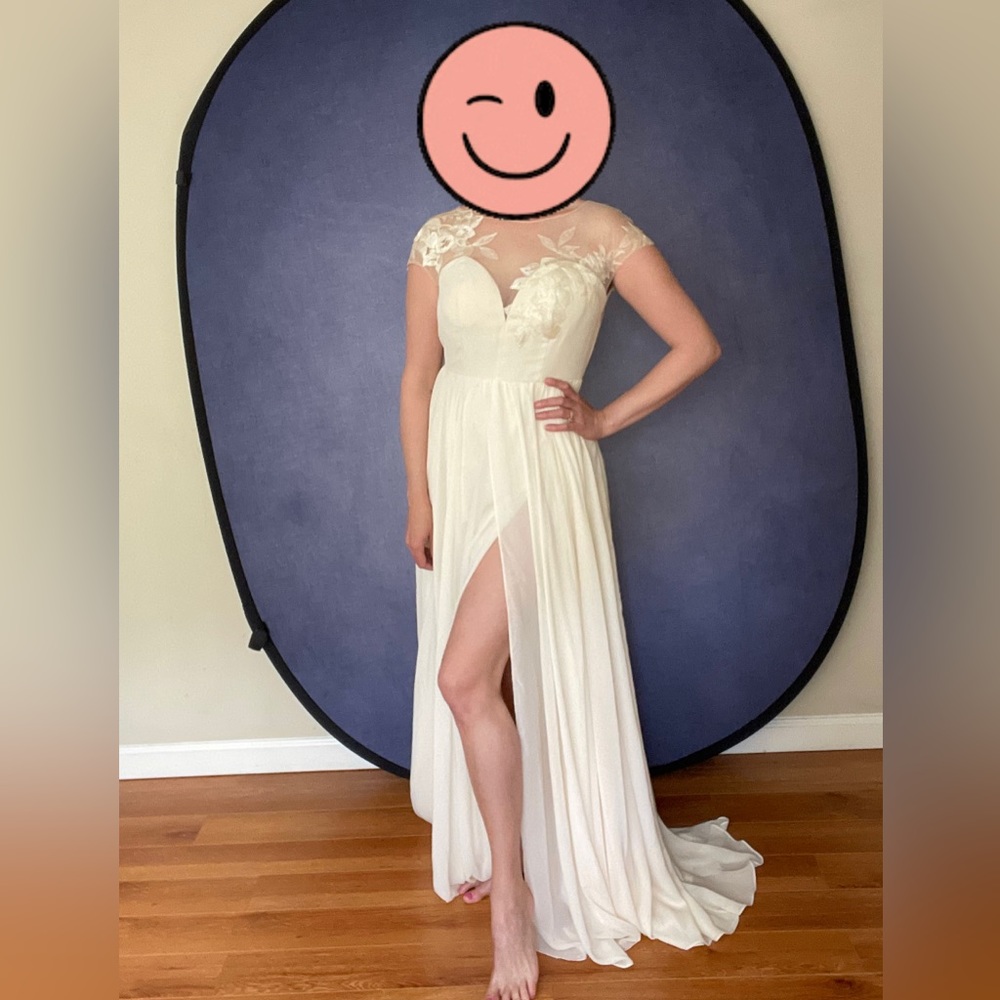 New (with tags) ivory illusion dress with pockets 🥰